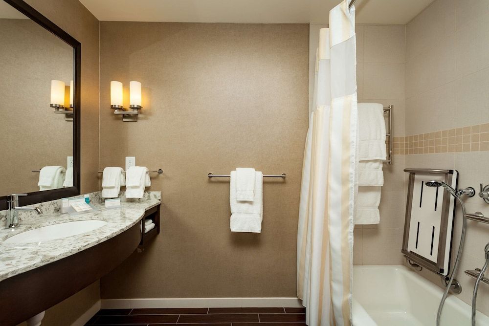 Hilton Garden Inn Seattle Downtown Room, 2 Queen Beds, Accessible, Bathtub (Mobility Accessible) 4