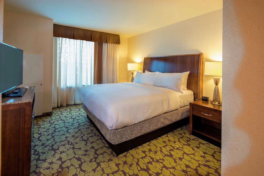 Suite, 1 King Bed, Non Smoking