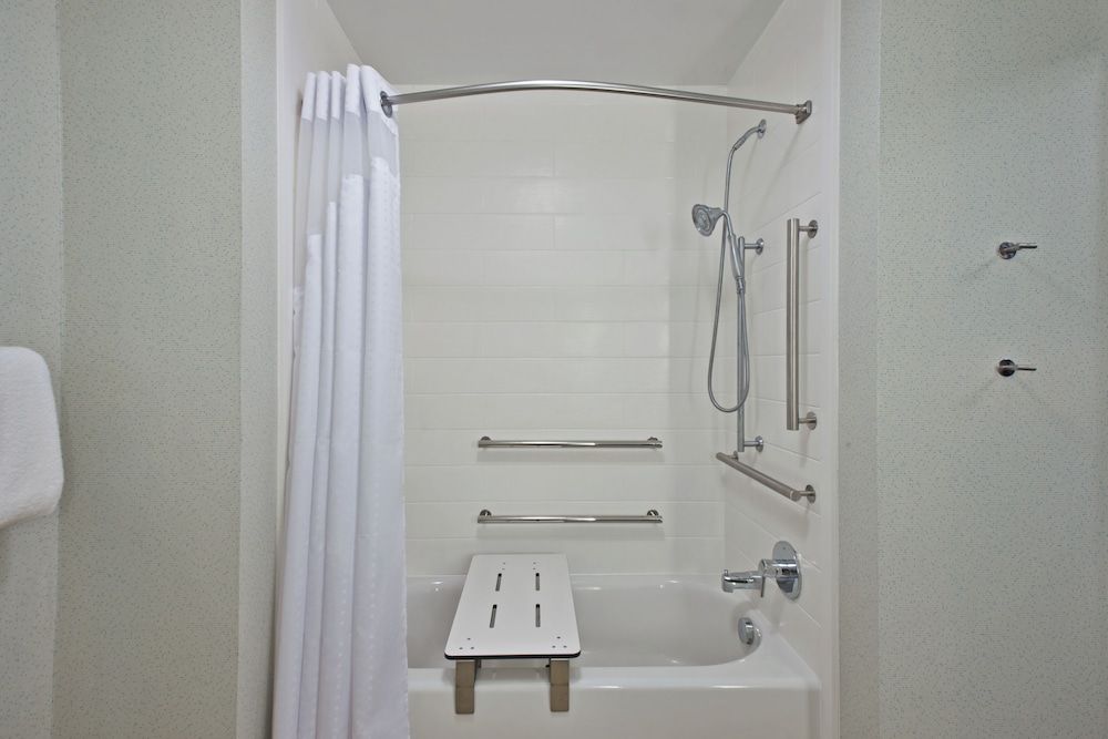 Suite, 1 King Bed, Hearing Accessible