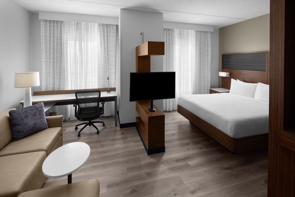 Studio, 1 King Bed with Sofa bed (Hearing Accessible)