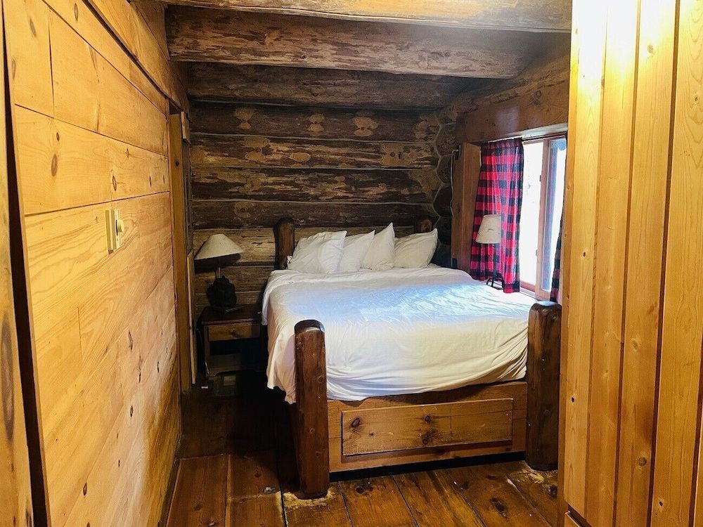 Drummond Island Resort Cabin, 3 Bedrooms
