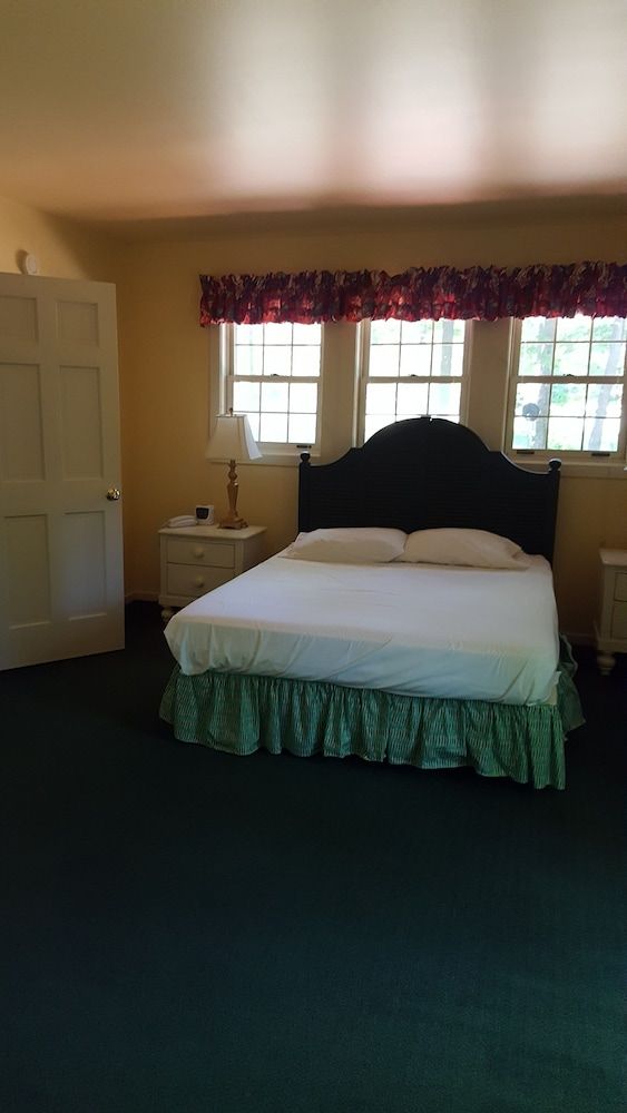 Drummond Island Resort Family Cabin, 3 Bedrooms 2