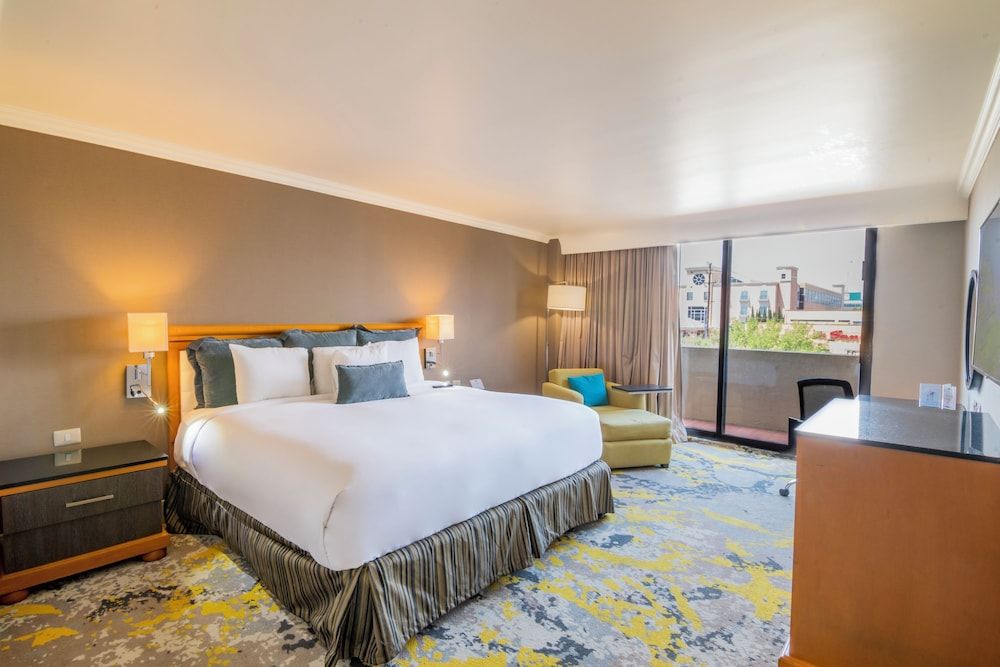 Hotel Lucerna Ciudad Juarez Deluxe Room, 1 King Bed, Balcony