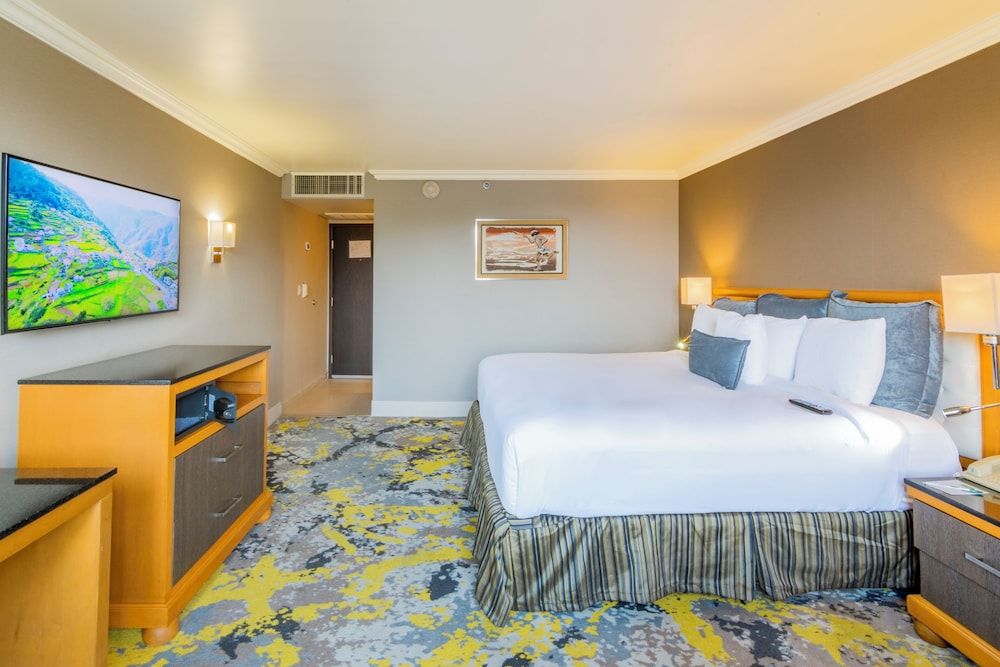 Hotel Lucerna Ciudad Juarez Deluxe Room, 1 King Bed, Balcony 4