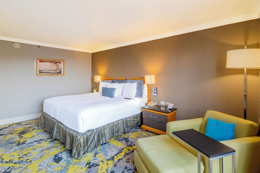 Hotel Lucerna Ciudad Juarez Deluxe Room, 1 King Bed, Balcony 3