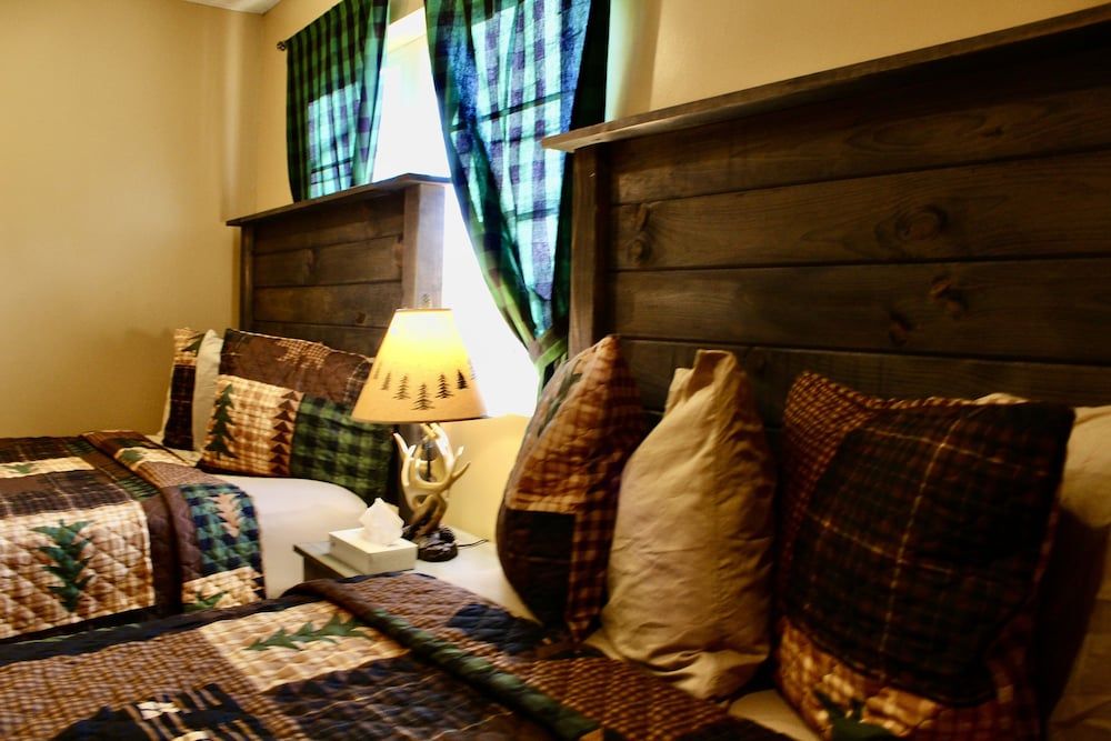 Sundowner on Lake George Comfort Condo, 1 Bedroom, Kitchen 4