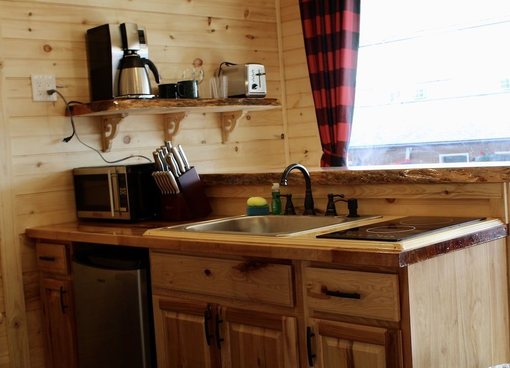 Sundowner on Lake George Signature Studio 5