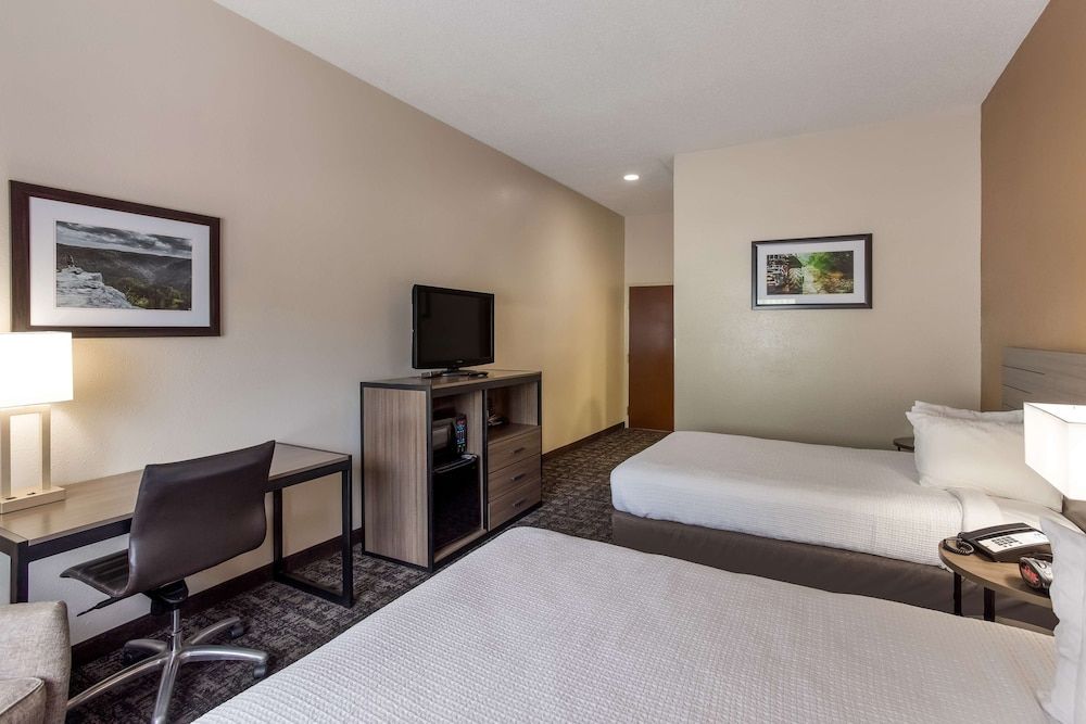 Best Western Logan Inn Standard Room, 2 Double Beds, Non Smoking, Refrigerator & Microwave 2