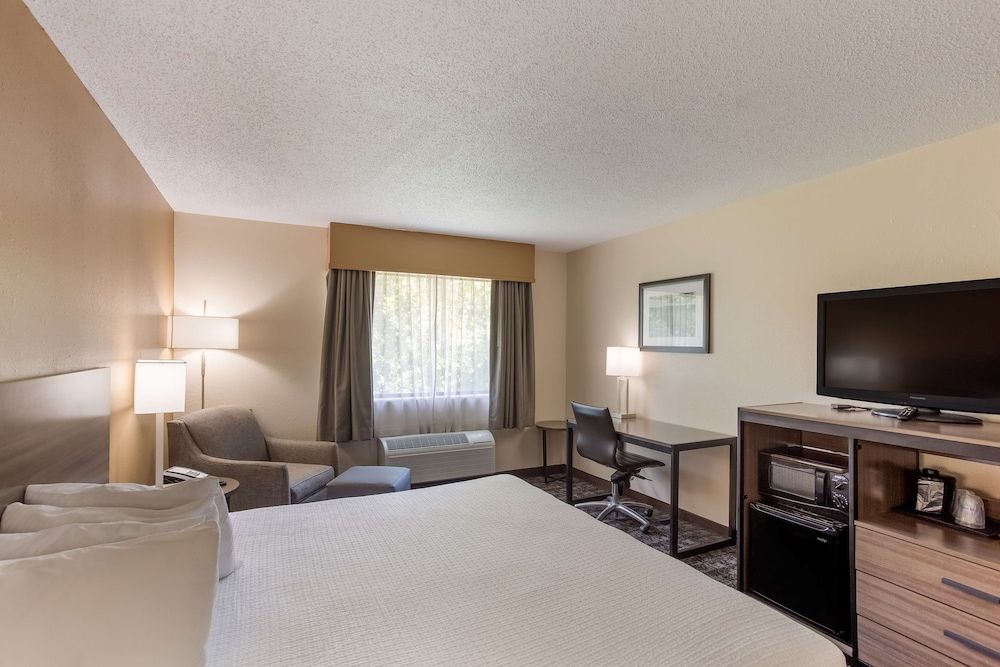 Best Western Logan Inn Standard Room, 1 King Bed, Accessible, Refrigerator & Microwave