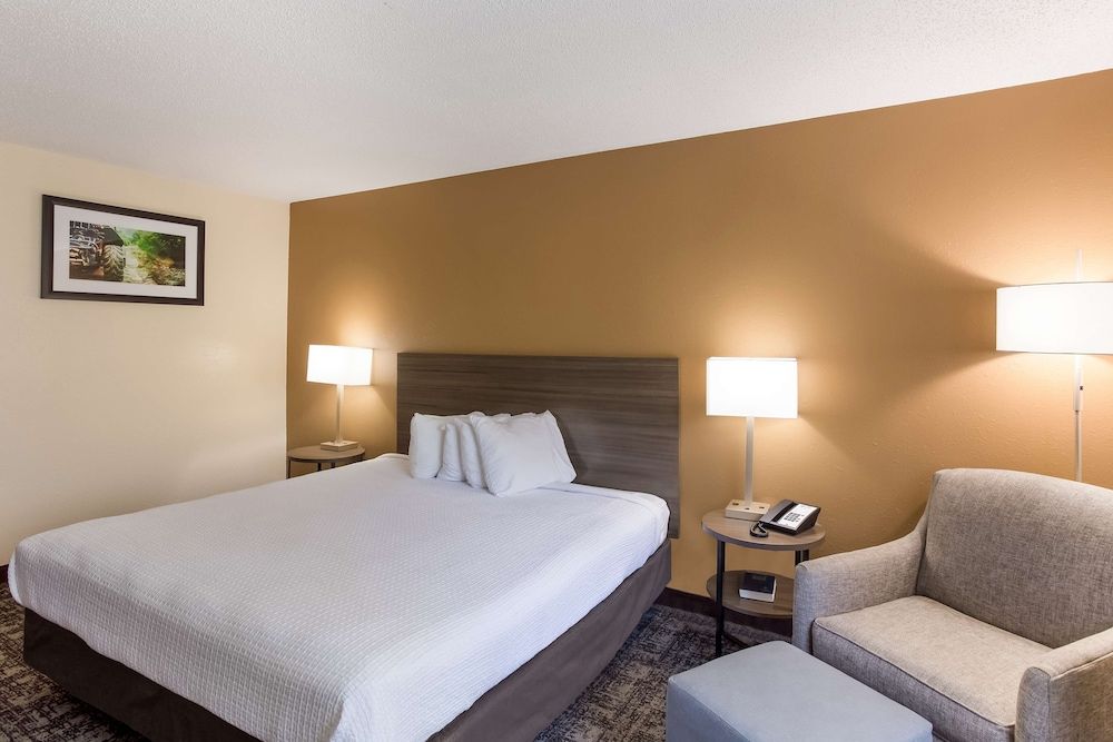 Best Western Logan Inn Standard Room, 1 King Bed, Accessible, Refrigerator & Microwave 2