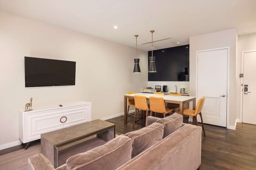 Suite (Jackson)