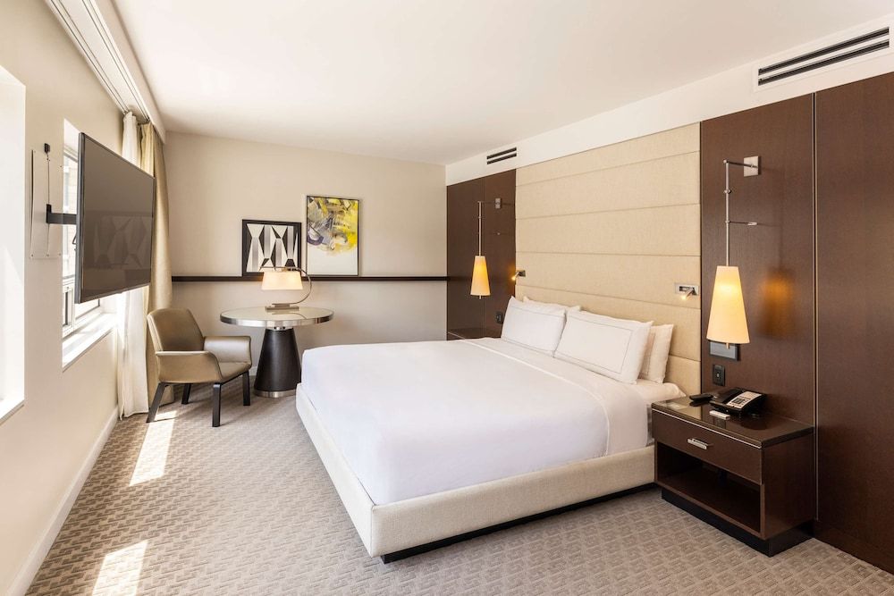 Room, 1 King Bed, Accessible, Bathtub (Hearing)