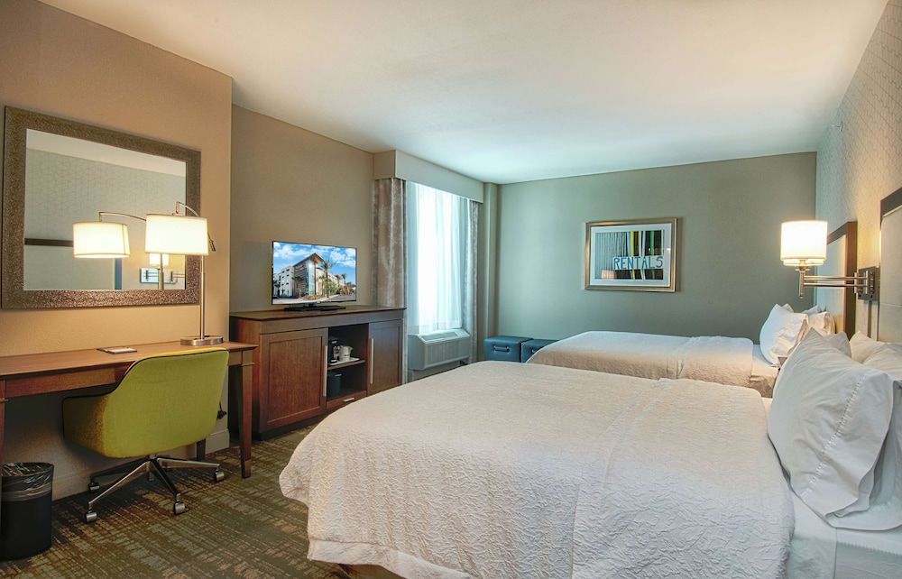 Room, 2 Queen Beds, Accessible, Bathtub