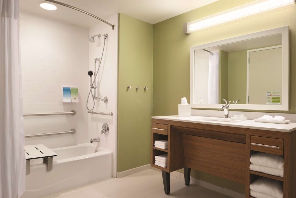 Suite, 1 King Bed, Accessible, Bathtub