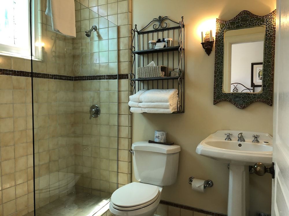 Hotel Sausalito Queen Standard 214 3