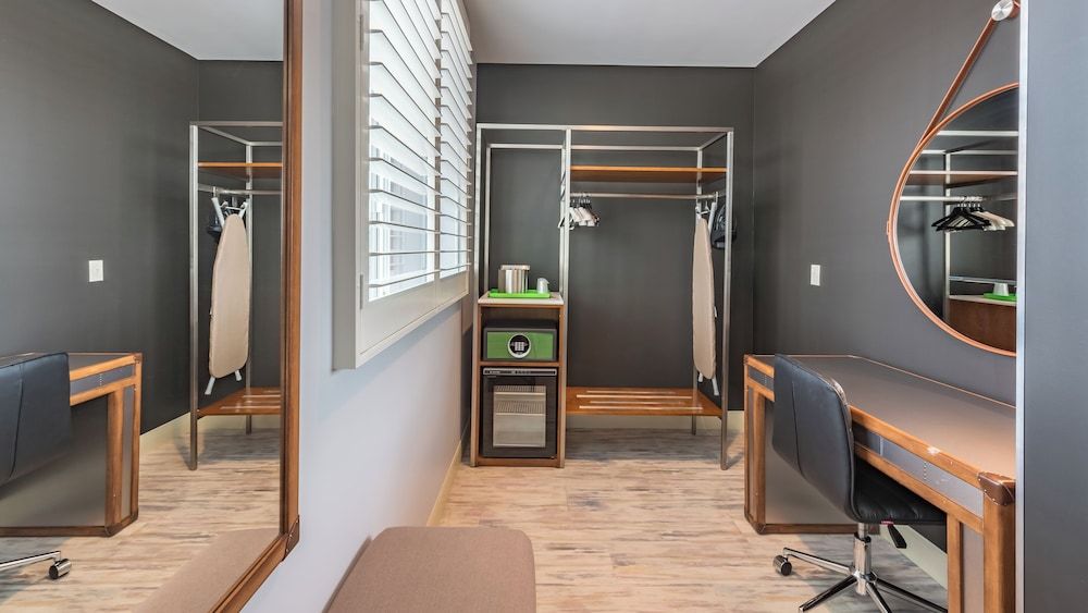 Lexen Hotel North Hollywood Preferred Room, 2 Queen Beds Accessible 6