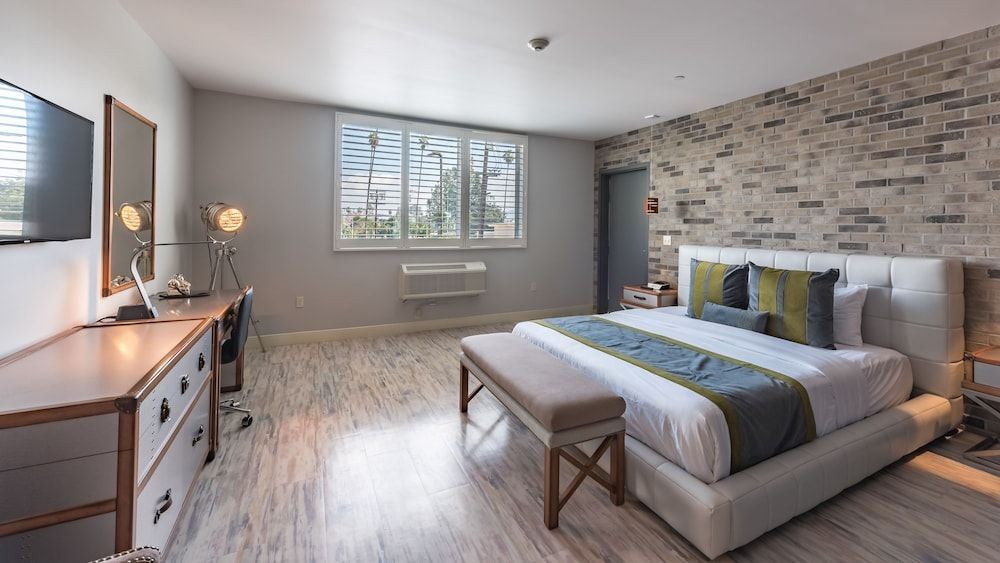 Deluxe Room, 1 King Bed, Balcony