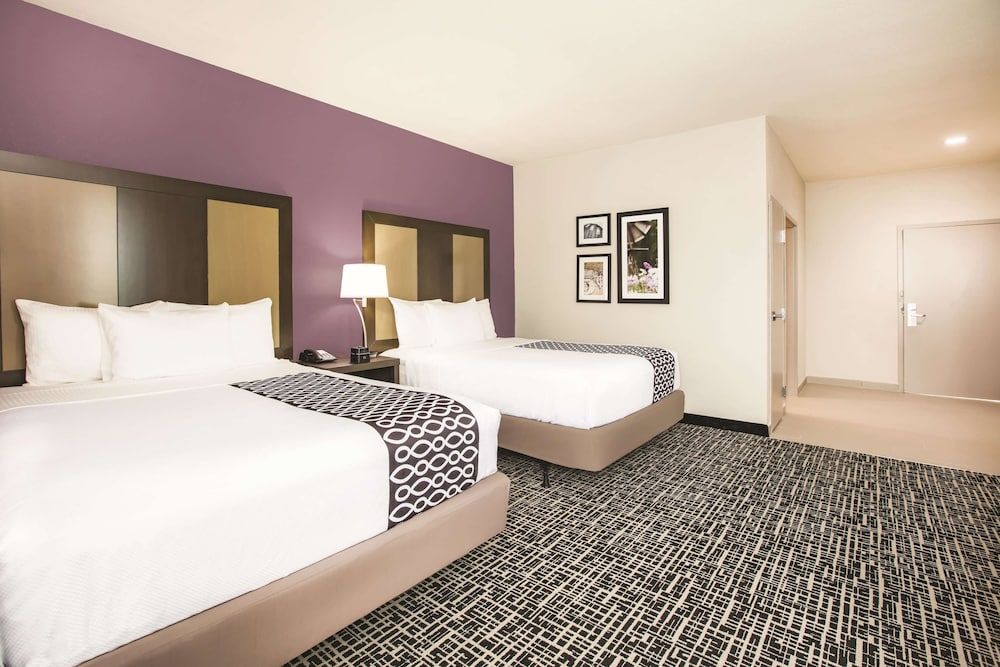 Room, 2 Queen Beds, Accessible, Non Smoking (Tub with Grab Bars)