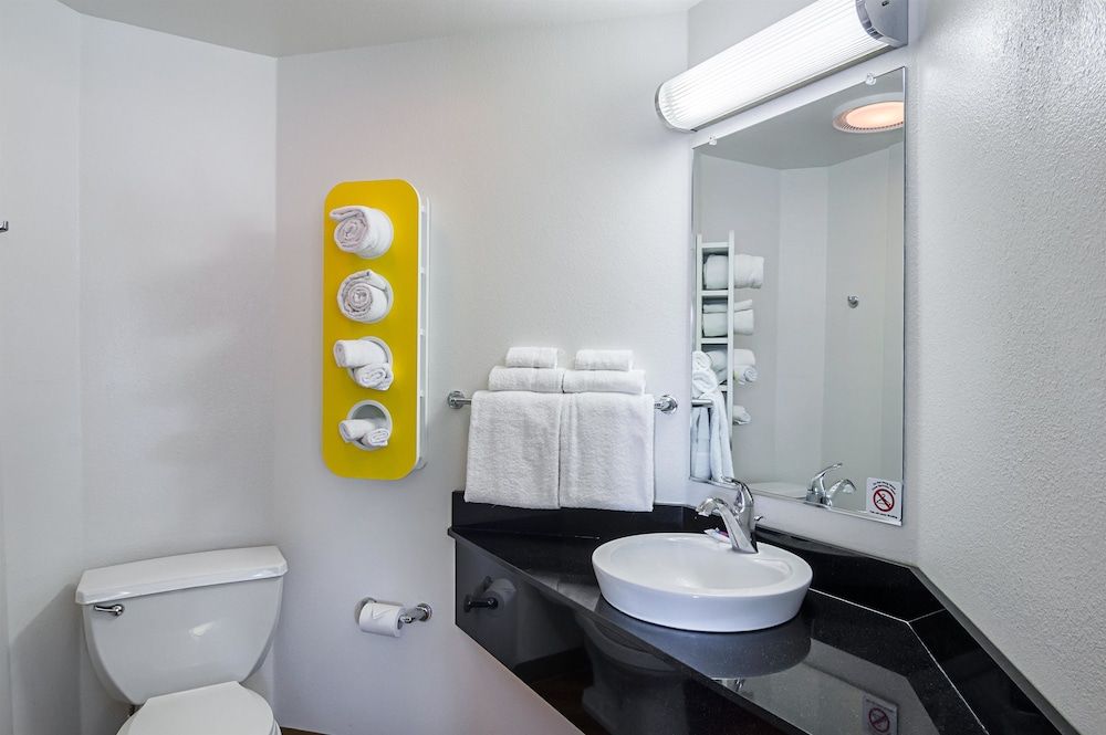 Motel 6 Wheatland, WY Standard Room, 2 Double Beds, Non Smoking 9