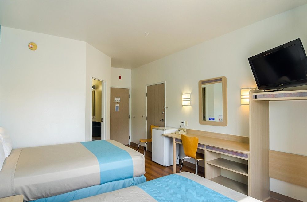 Motel 6 Wheatland, WY Standard Room, 2 Double Beds, Non Smoking 16