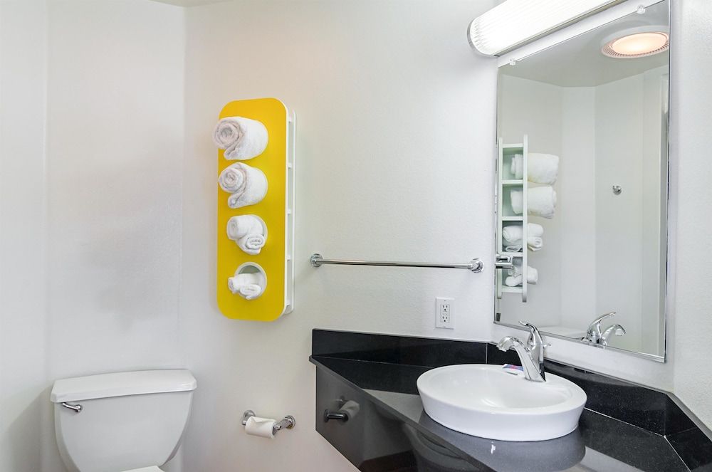 Motel 6 Wheatland, WY Standard Room, 2 Double Beds, Non Smoking 12