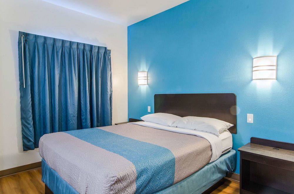 Motel 6 Wheatland, WY Standard Room, 1 Queen Bed, Non Smoking 7