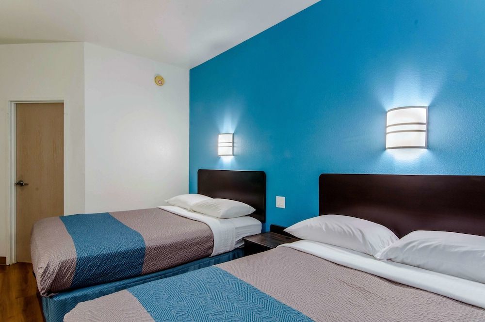 Motel 6 Wheatland, WY Standard Room, 2 Double Beds, Non Smoking 7