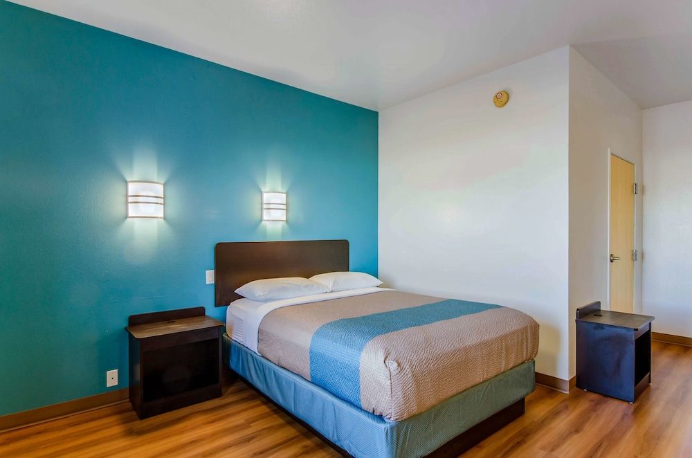 Motel 6 Wheatland, WY Standard Room, 1 Queen Bed, Non Smoking 6