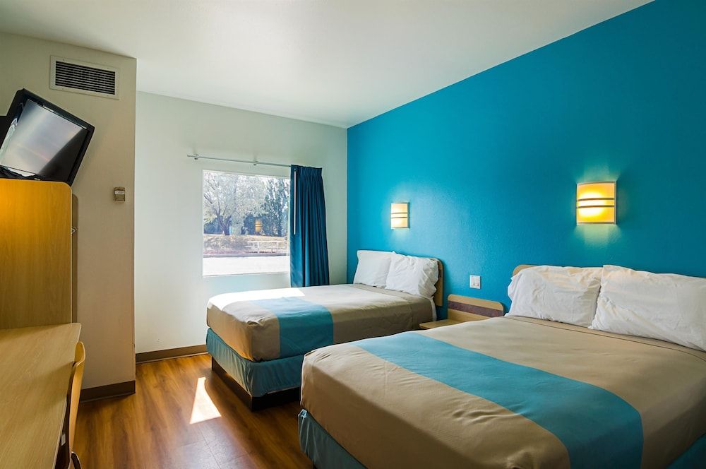 Motel 6 Wheatland, WY Standard Room, 2 Double Beds, Non Smoking 5