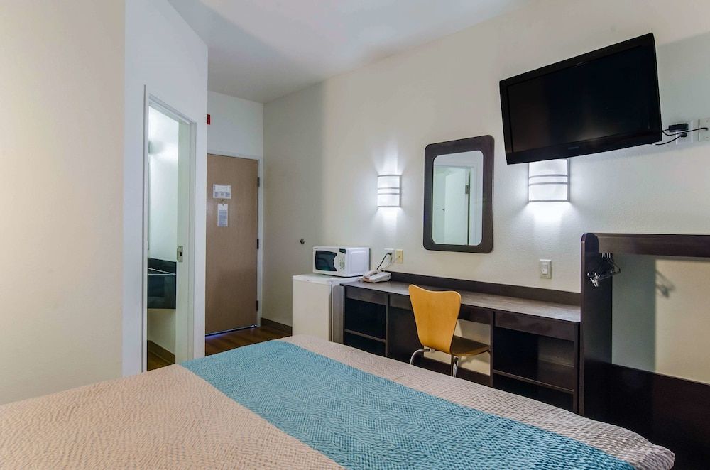 Motel 6 Wheatland, WY Standard Room, 1 Queen Bed, Non Smoking 17