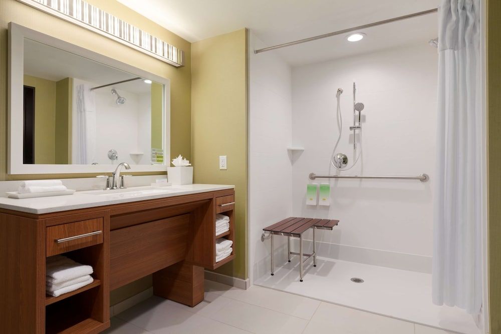 Suite, 1 King Bed, Accessible (Roll-in Shower)