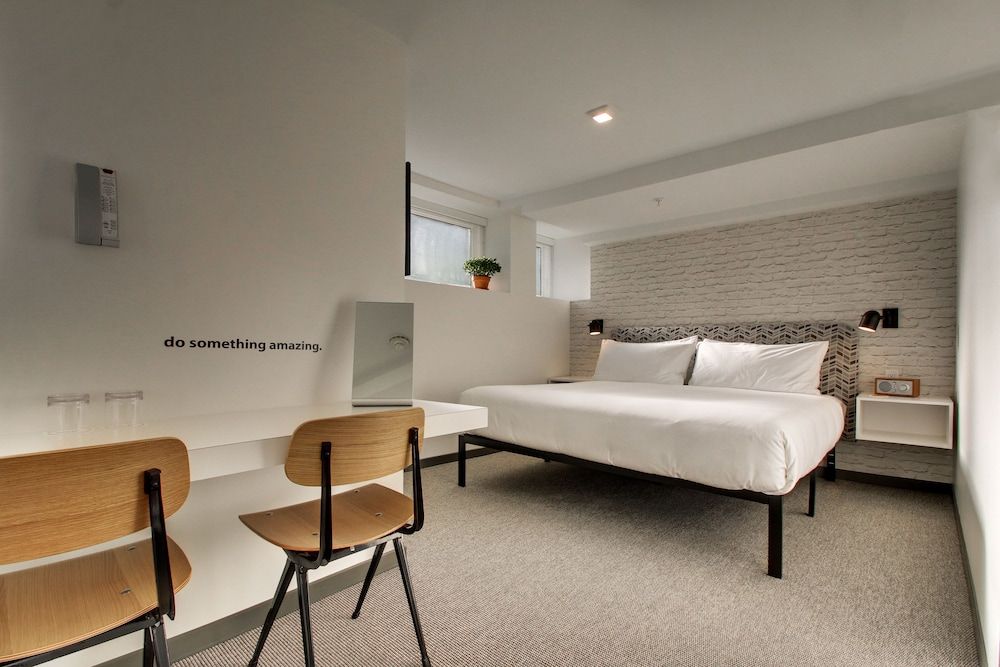 Room, 1 King Bed (Buzz)