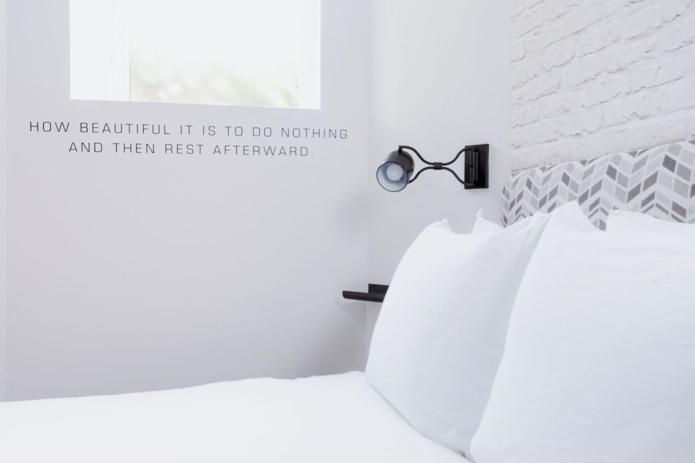Room, 1 Queen Bed (Buzz)