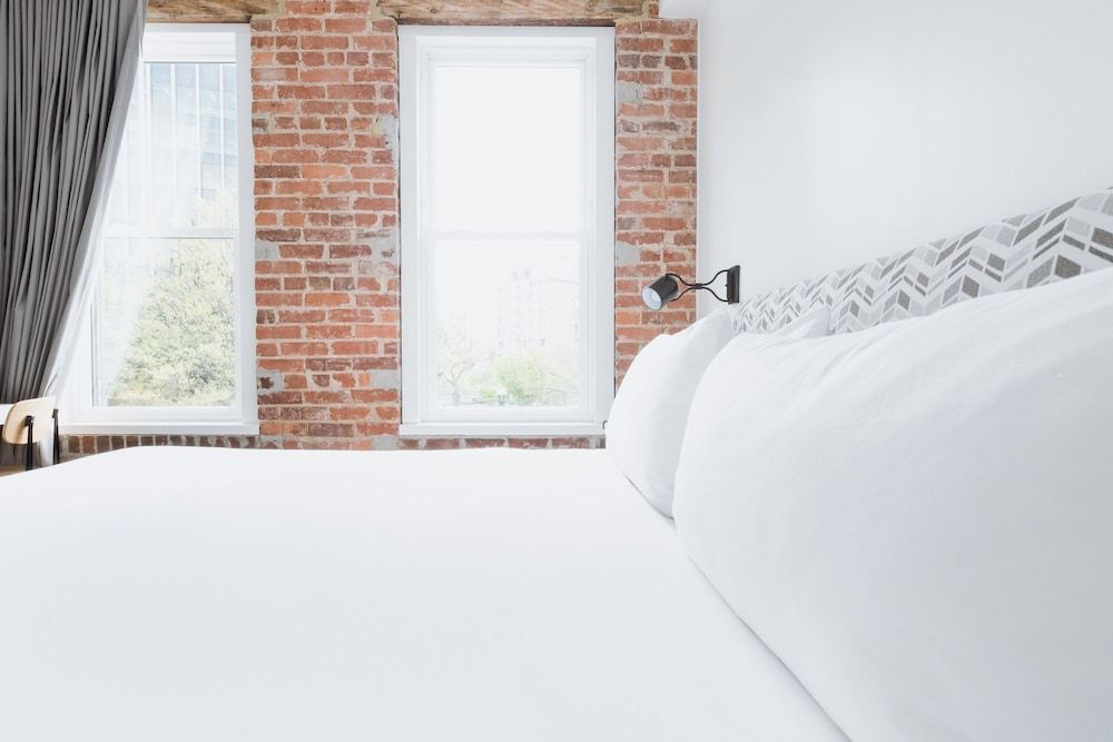 Room, 1 King Bed (Hive)