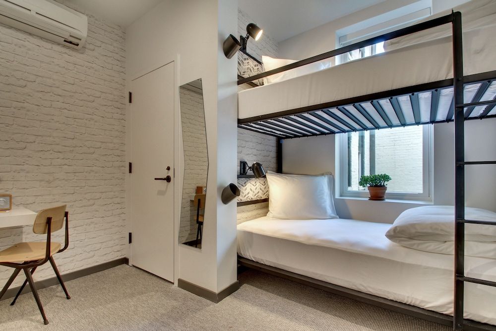 Hotel Hive Room (Buzz Bunk)