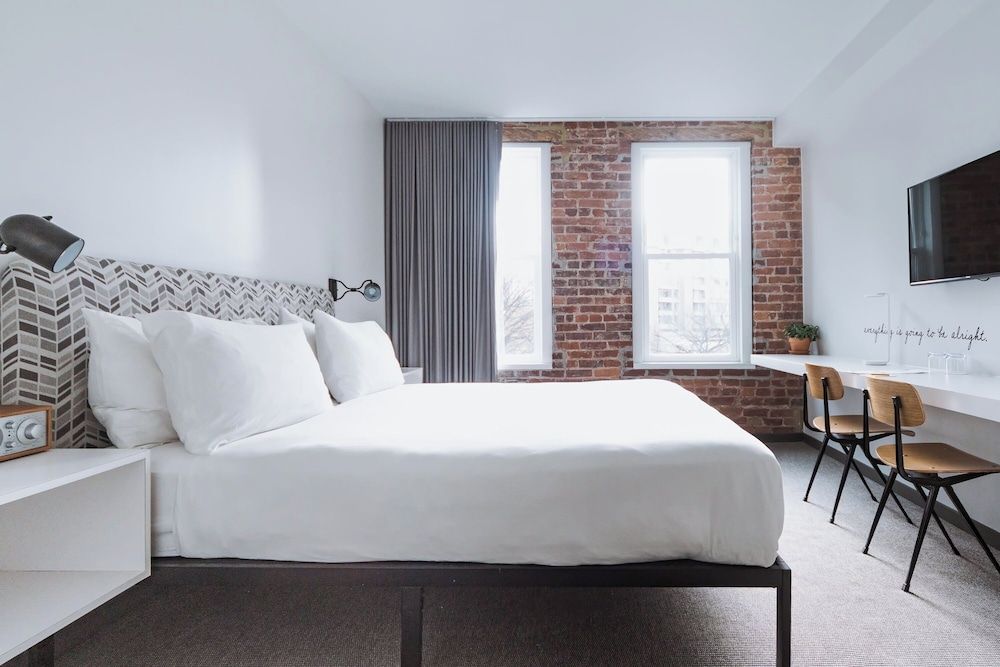 Room, 1 King Bed (Hive)