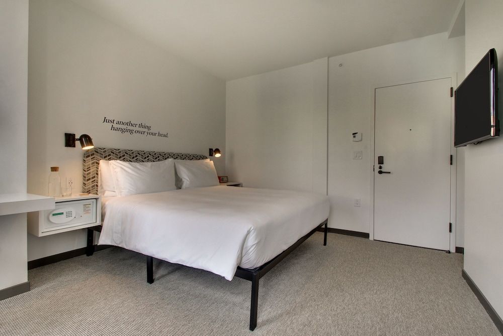 Room, 2 Queen Beds (Connector HiveQueen 3FL)