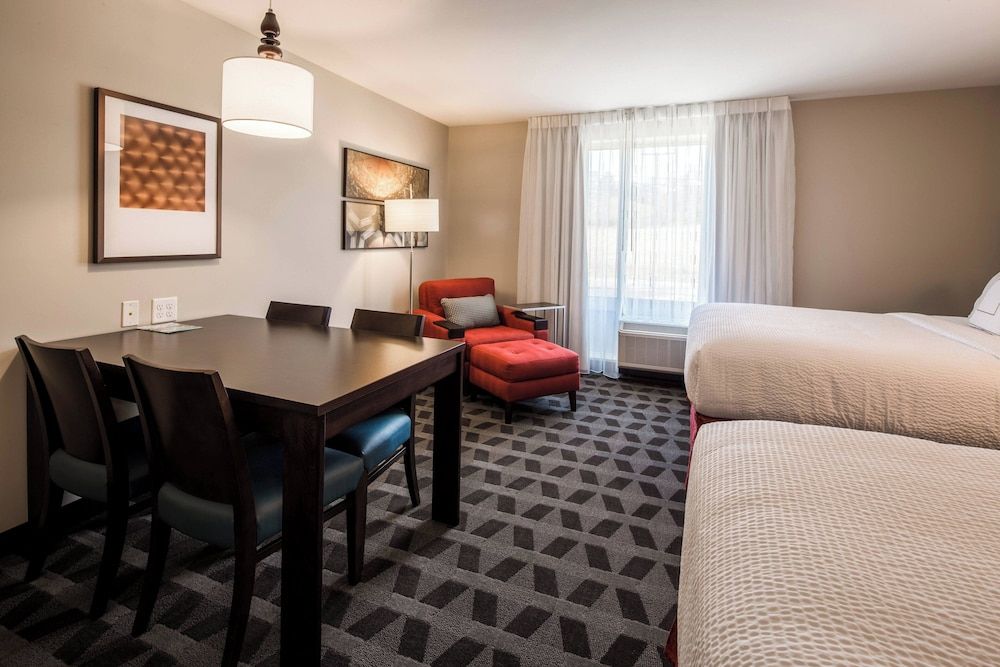 Studio, 2 Queen Beds (Mobility Accessible, Roll-in Shower)