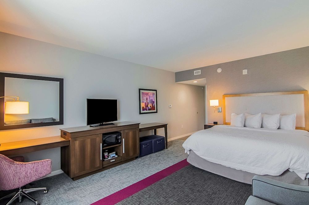 Room, 1 King Bed, Handicapped Accessible, Non Smoking (Hearing)