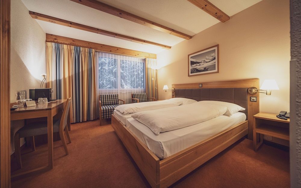 Mountain Plaza Hotel Classic Double Room 3