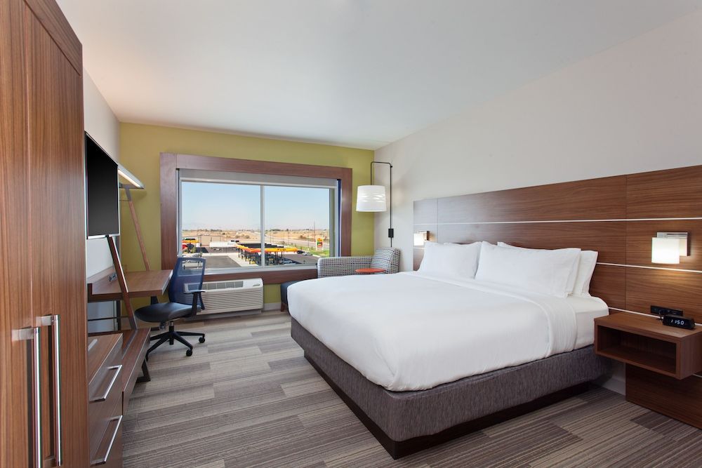Standard Room, 1 King Bed