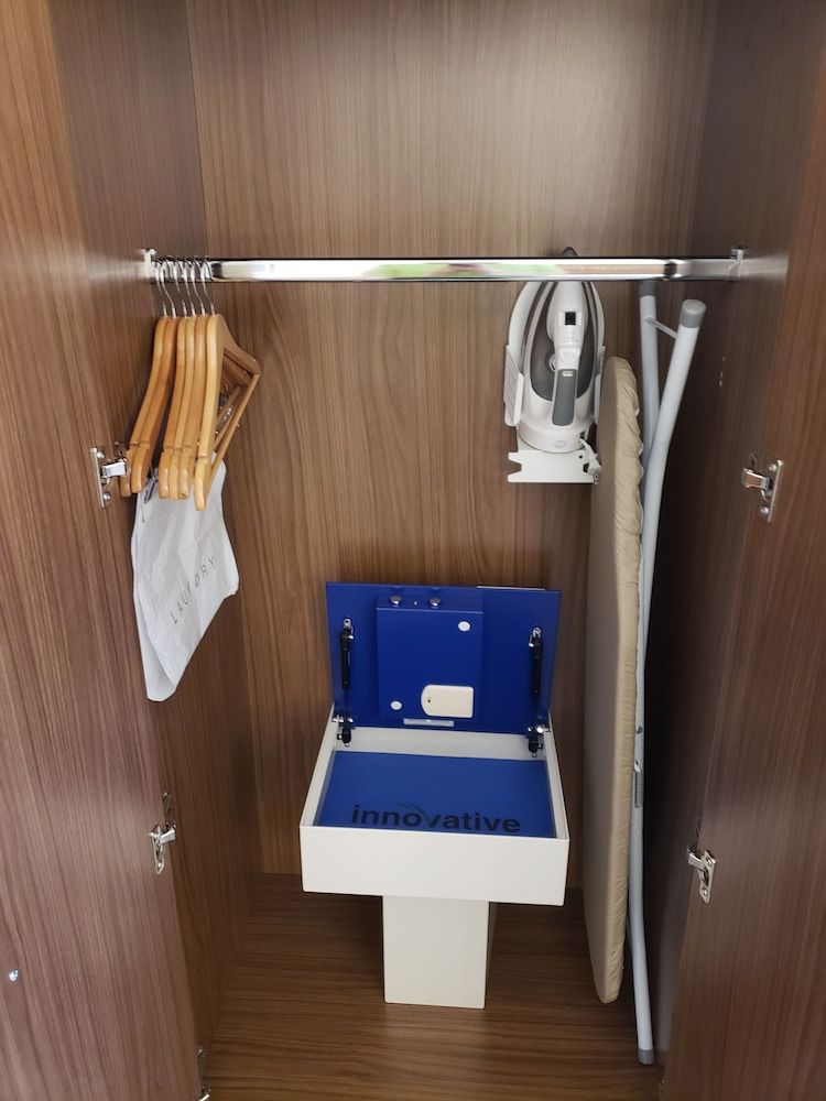 Suite, 1 King Bed with Sofa bed, Accessible (Communications Accessible)