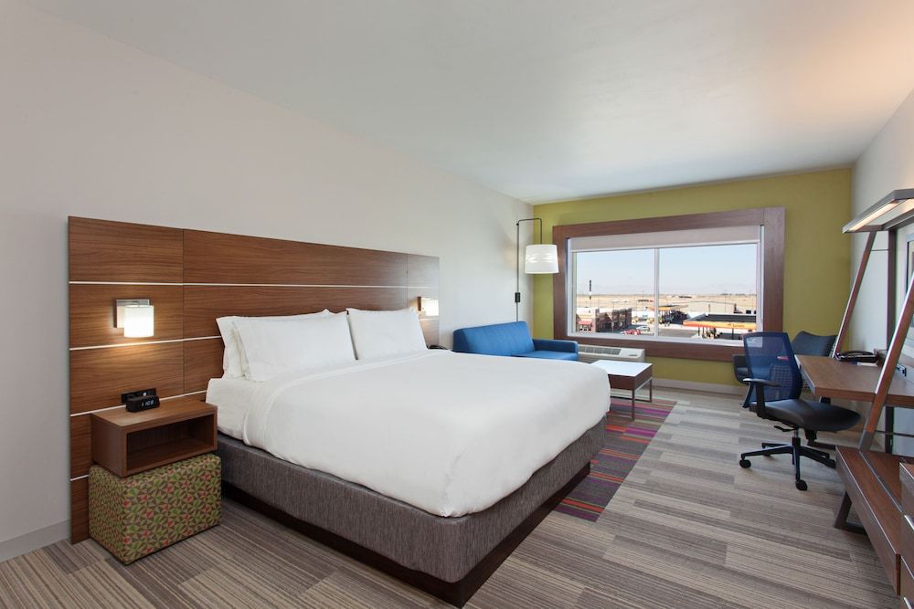 Suite, 1 King Bed (Living Area)