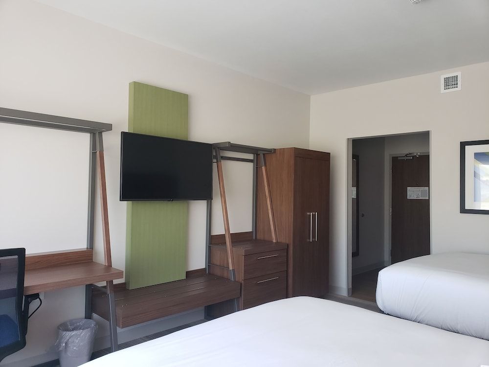 Standard Room, 2 Queen Beds, Mobility Accessible (Accessible Tub)