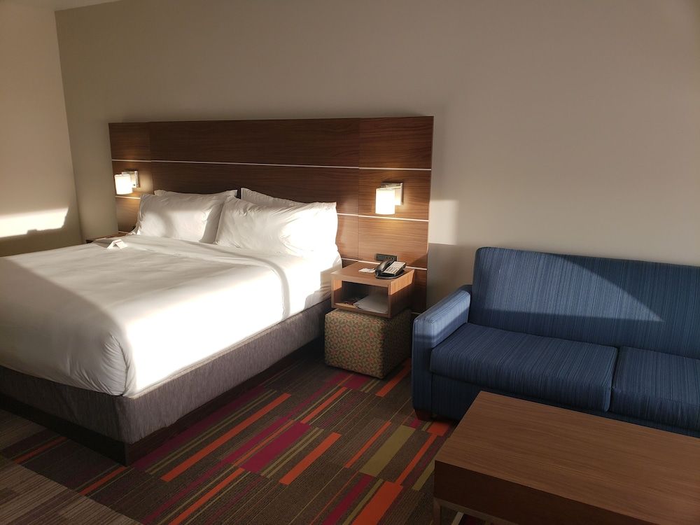 Suite, 1 King Bed (Living Area)