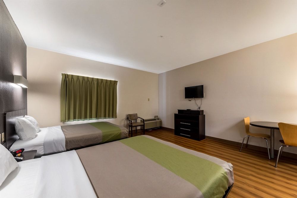 Deluxe Room, Multiple Beds, Non Smoking