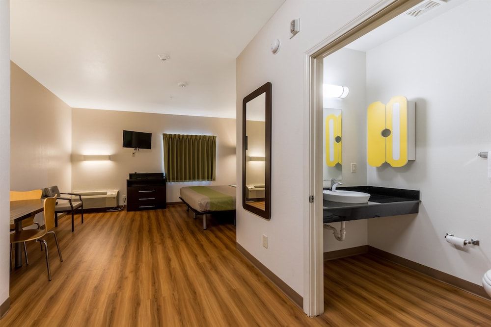 Room, 1 Queen Bed, Non Smoking
