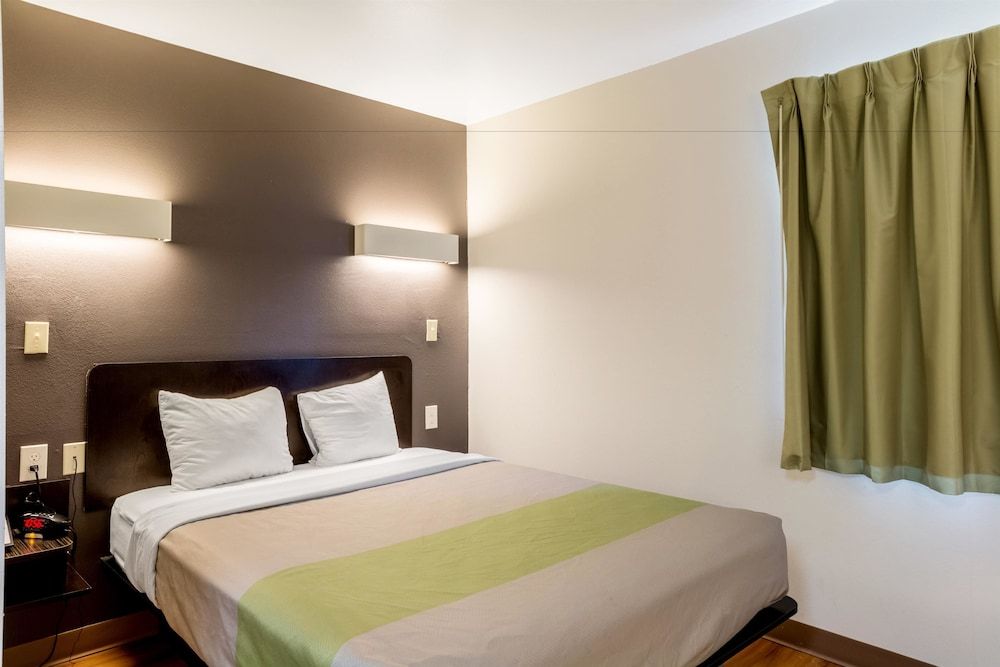 Room, 1 King Bed, Non Smoking