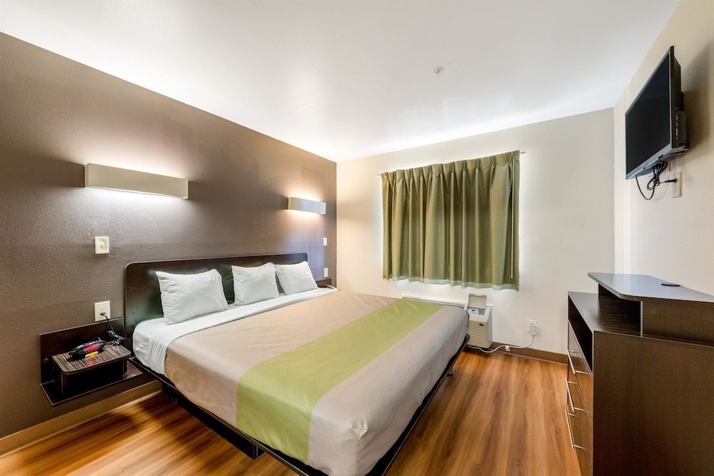 Room, 1 King Bed, Non Smoking