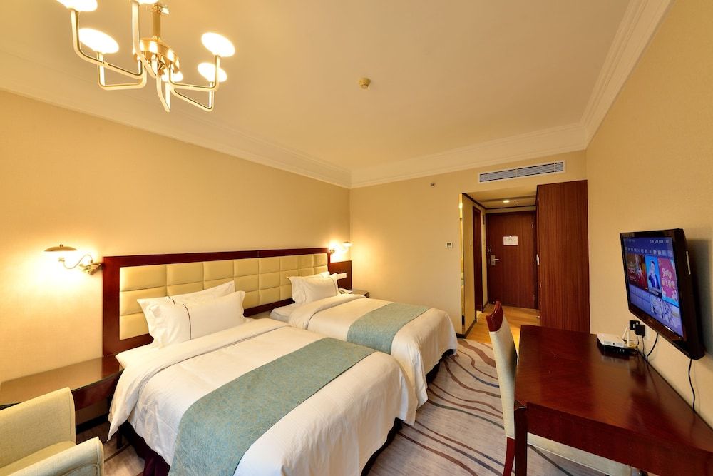Haijun Hotel Deluxe Twin Room, City View 4